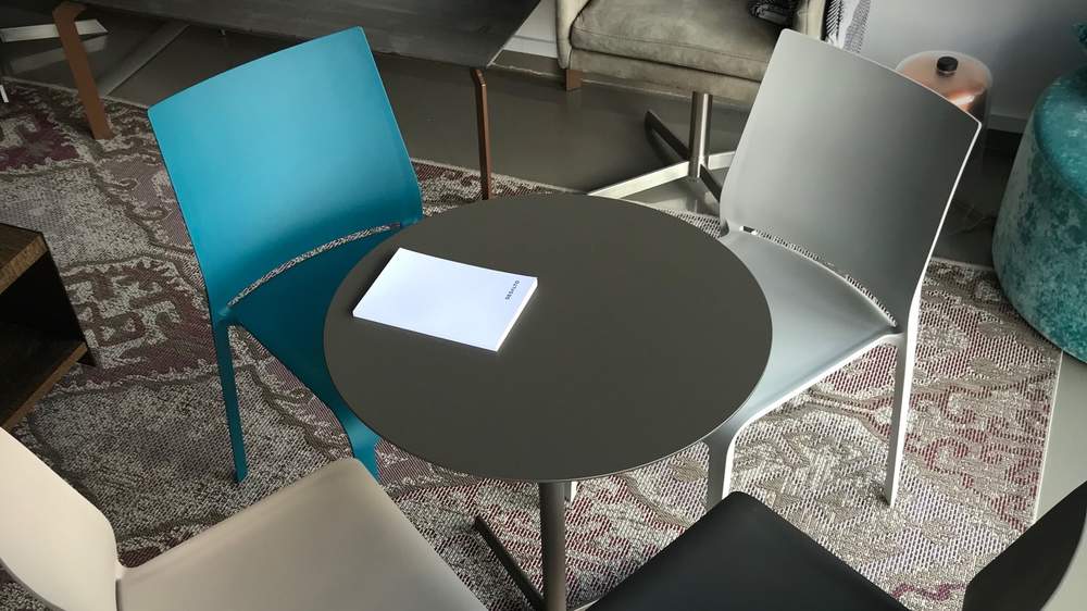 2 Design-Sessel für den Garten