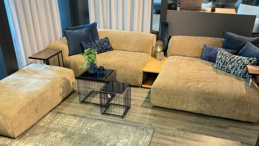 XL-Design-Sofa mit einsetzbarer Holzablage