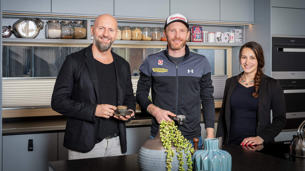 Simon Weiss als Sponsor von Biathlet Simon Eder