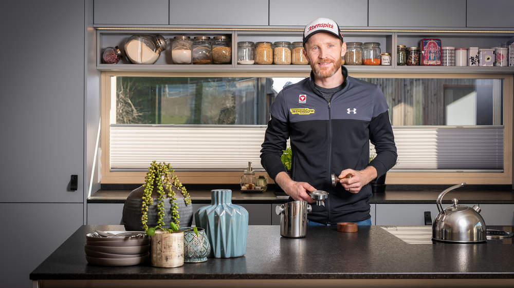 Top-Biathlet Simon Eder vertraut auf Simon Weiss - Küchen und Wohnen